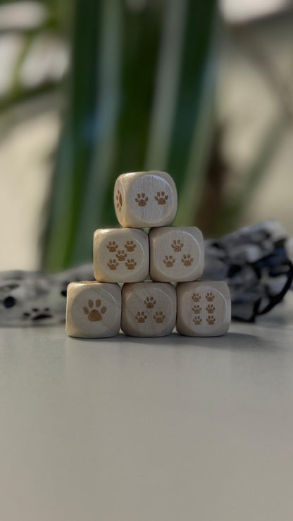 Holz-Pfotenwürfel – Unterstütze Hunde mit jedem Wurf